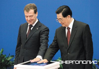 Восточный вектор партнерства: Президент РФ Дмитрий Медведев посетил КНР с трехдневным визитом
