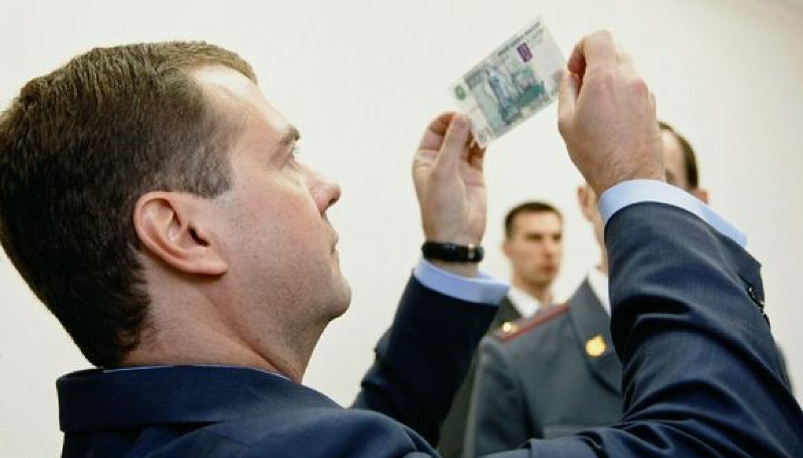 Хорошо посидели. 2 трлн рублей выпадающих доходов
