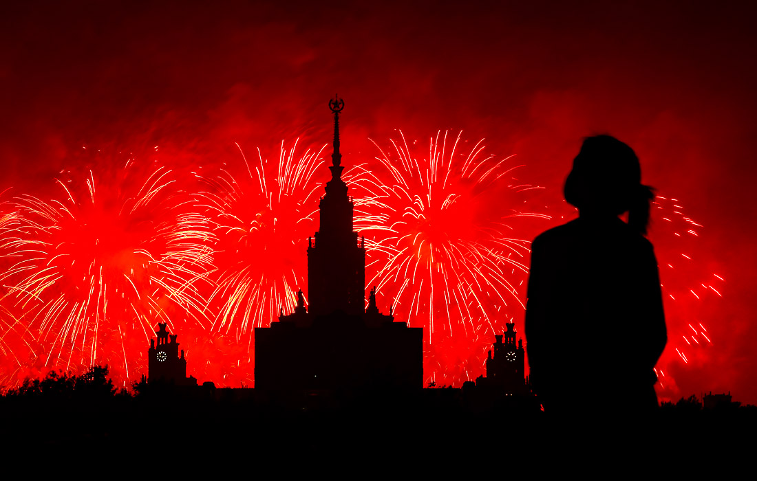 Праздник насухую. Россияне пропустили День Конституции
